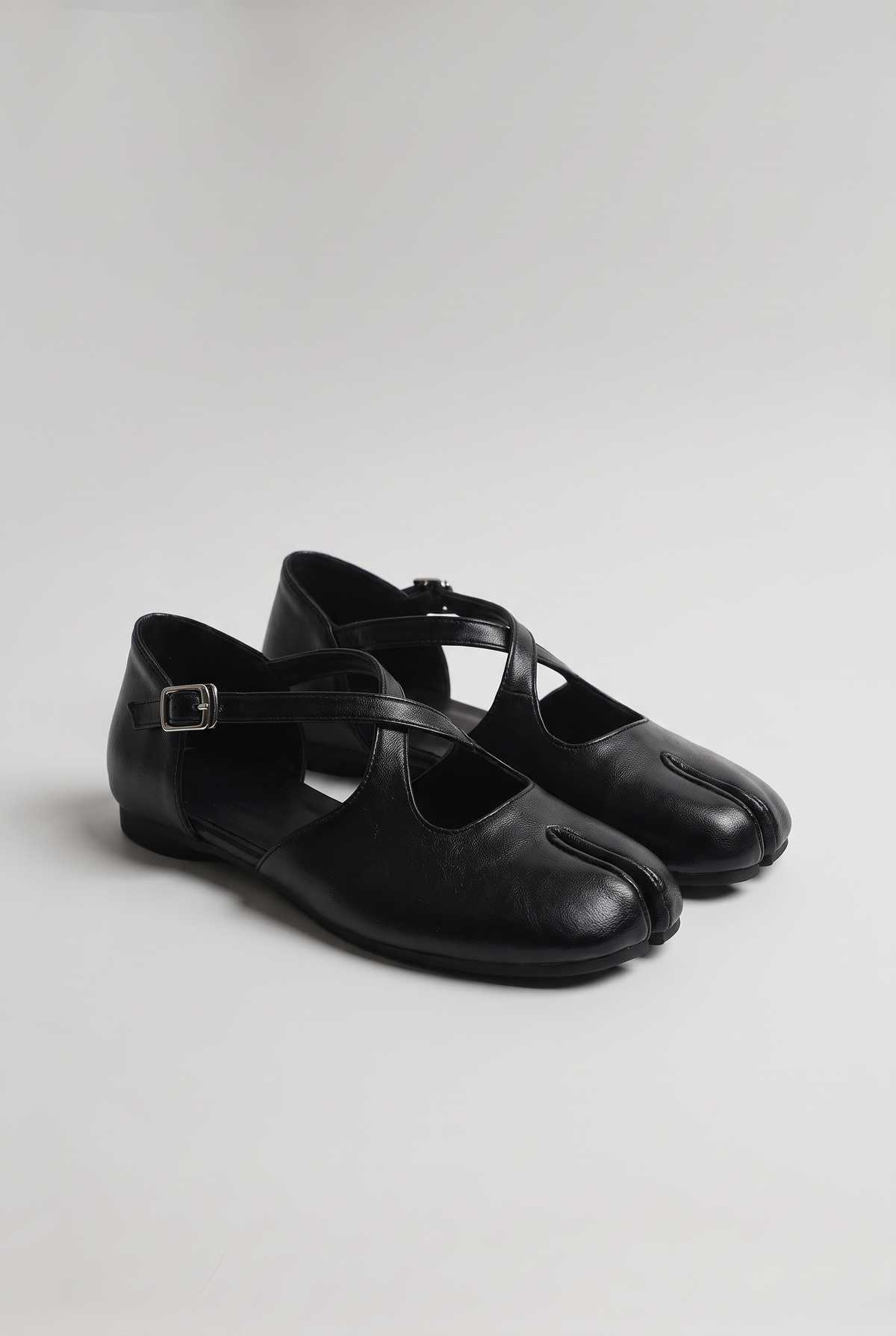Women’s Tabi Toe Ballet Flats Buckle Strap