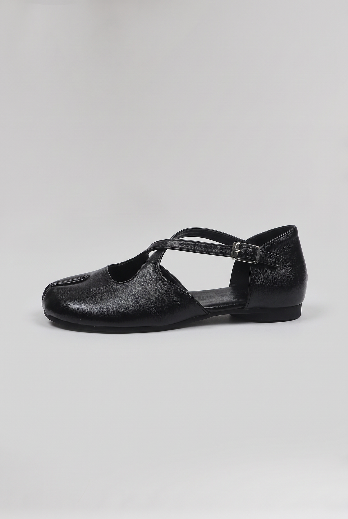 Women’s Tabi Toe Ballet Flats Buckle Strap