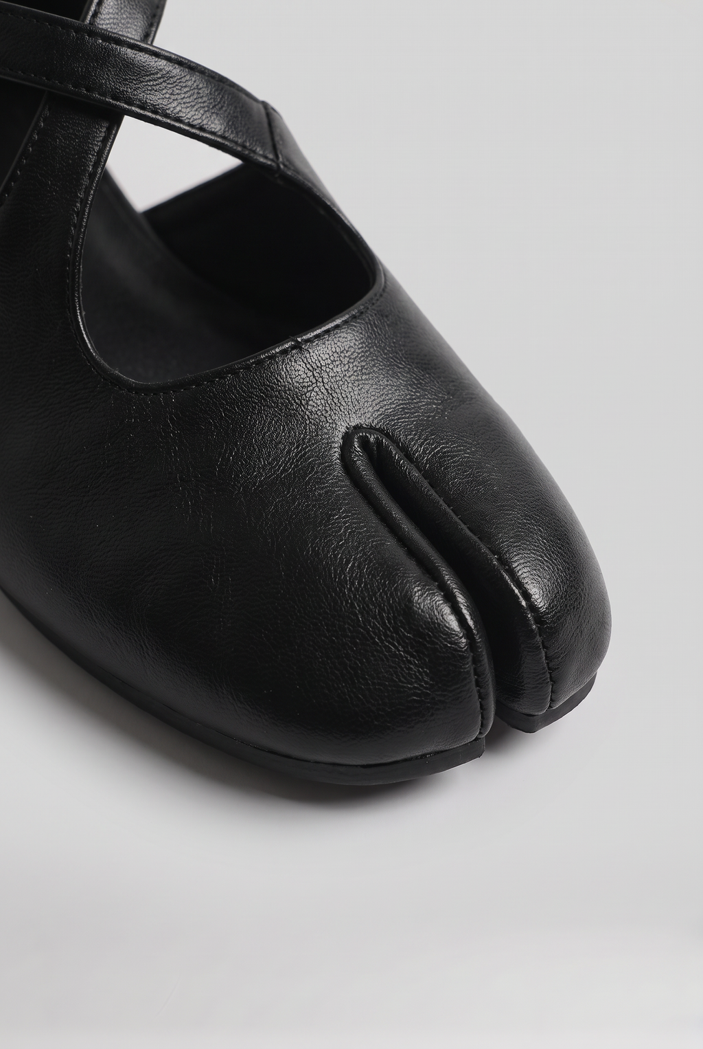Women’s Tabi Toe Ballet Flats Buckle Strap
